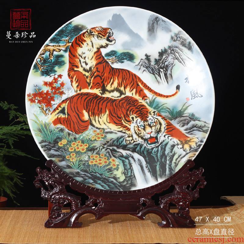 Jingdezhen porcelain tiger furnishing articles furnishing articles hang hang dish two tigers porcelain porcelain animals act the role ofing is tasted 40 cm porcelain plate