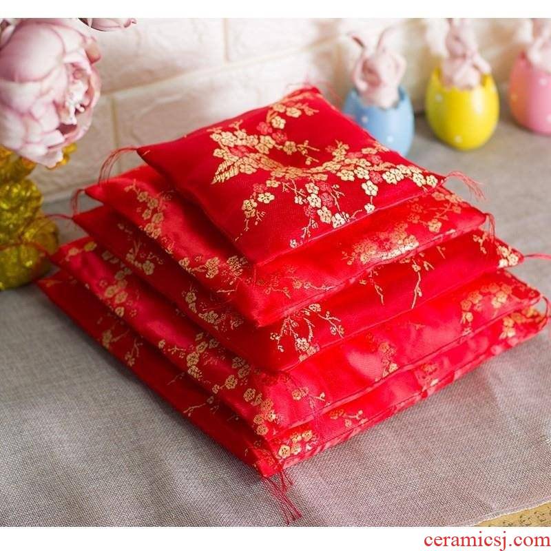 Plutus cat base pad accessories red place mat cloth pad national wind Japanese cloth art as festive supplies the name plum blossom put