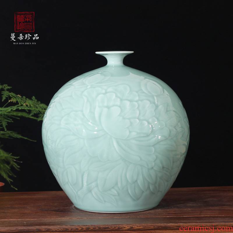 Jingdezhen celadon elegant elegant embossed porcelain pomegranate flower vase peony picture round peony spherical decoration