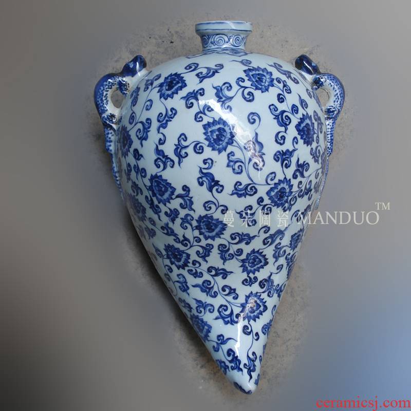 Hand made blue and white heart hanging bottle porcelain heart porcelain vases, hanging blue and white porcelain vase