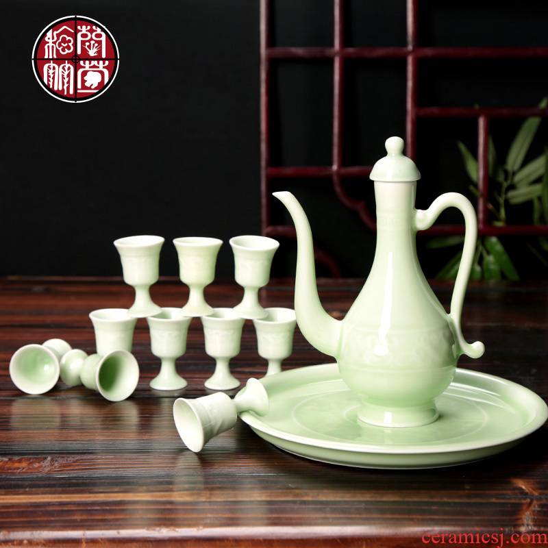 Longquan celadon hip flask glass ceramic antique wine suits for classical Chinese style household points hip after he its drank wine