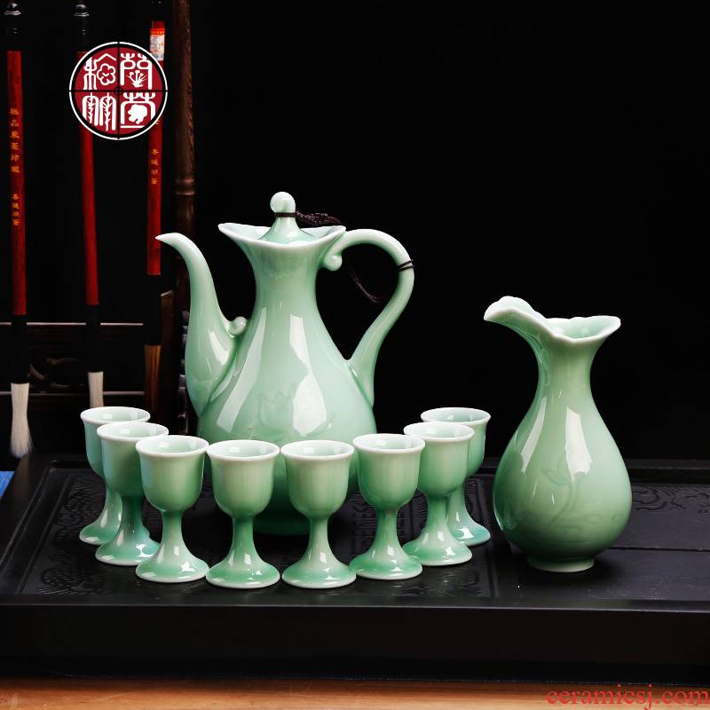 Longquan celadon antique wine liquor cup home hip pack with pallet Chinese style restoring ancient ways of a complete set of creative gift