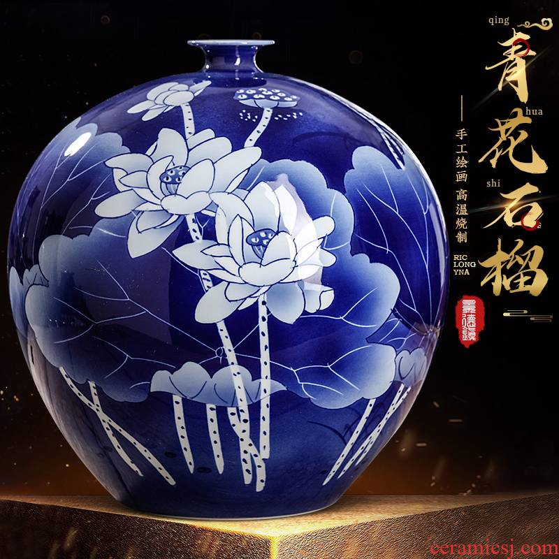 Jingdezhen ceramics hand - made of blue and white porcelain vase furnishing articles of Chinese style living room TV ark adornment household decoration