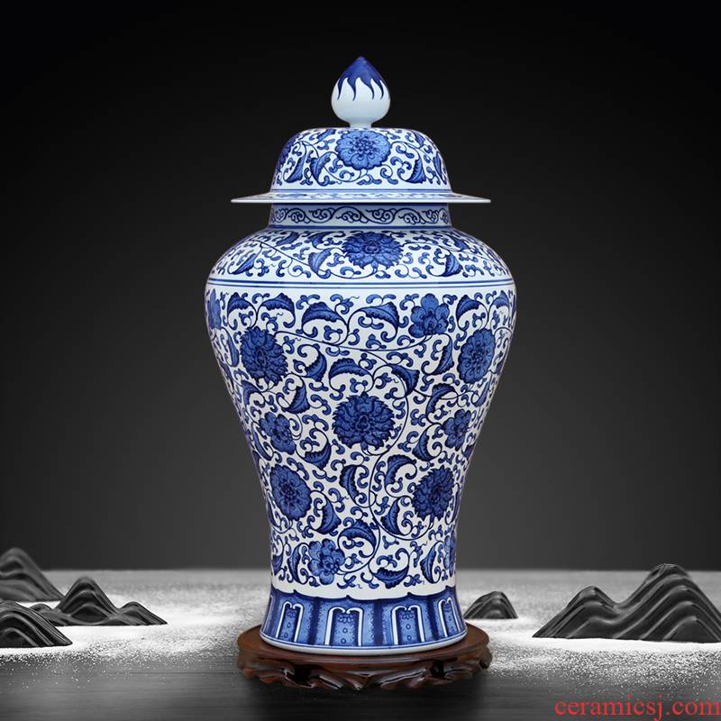 To the blue - and - white porcelain industry hand - made lotus flower general tank