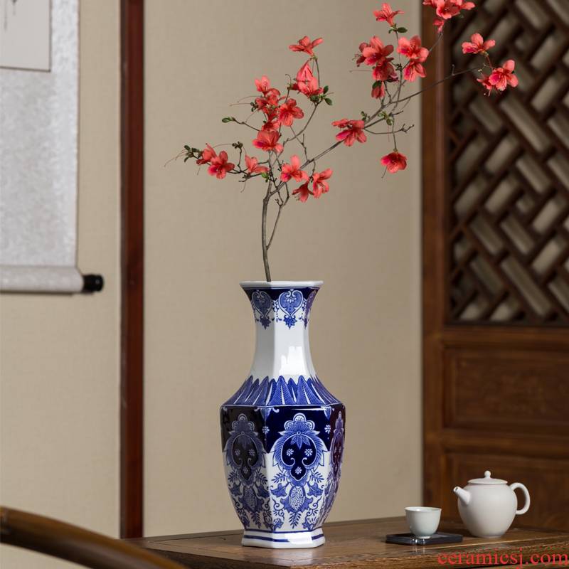 Furnishing articles Furnishing articles blue and white porcelain vase flower decoration ceramics handicraft household storage tank new Chinese porcelain vase