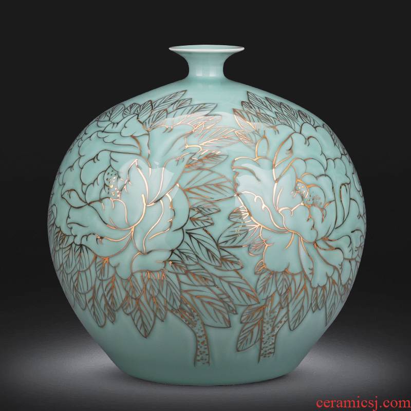 The Master of jingdezhen ceramics hand - made vases large creative green relief paint pomegranate bottles of sitting room adornment is placed
