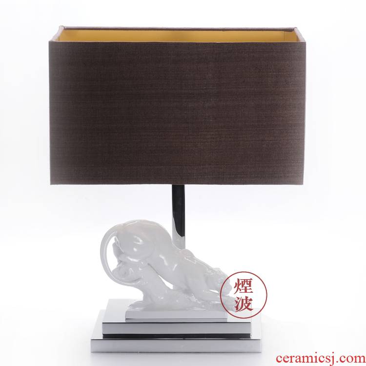 German HOME mason MEISSEN porcelain lamps pure white porcelain cheetah plastic table lamp that occupy the HOME furnishing articles