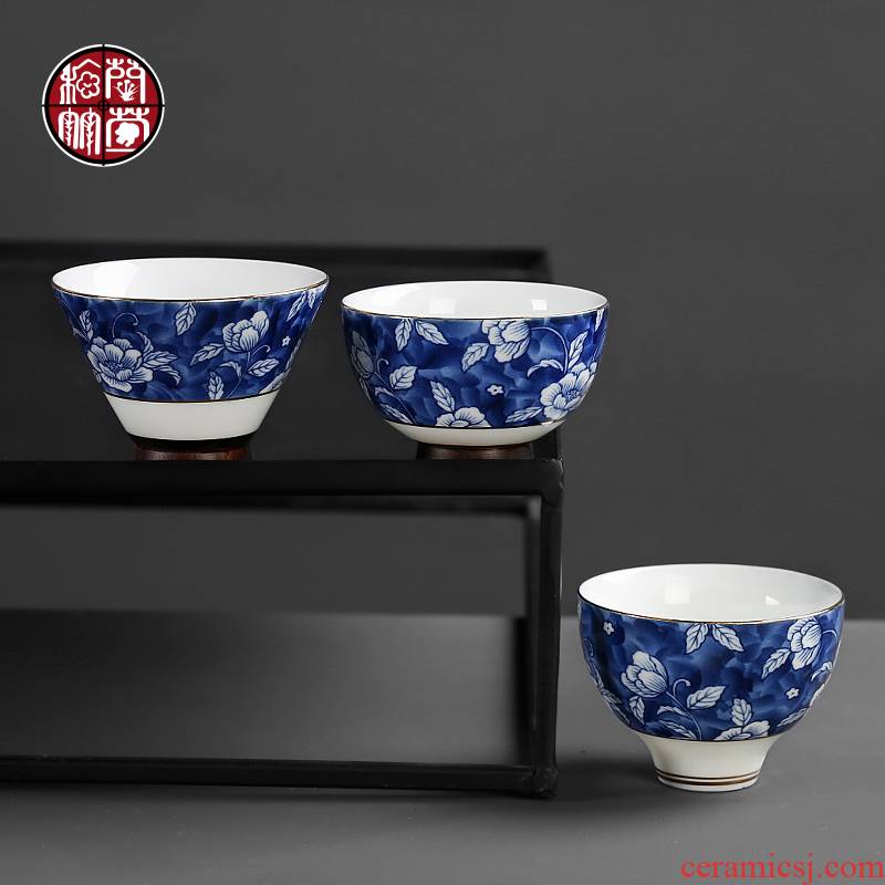 Blue and white lotus tea kungfu tea cup single retro move trumpet tea ceramic cup master cup bowl