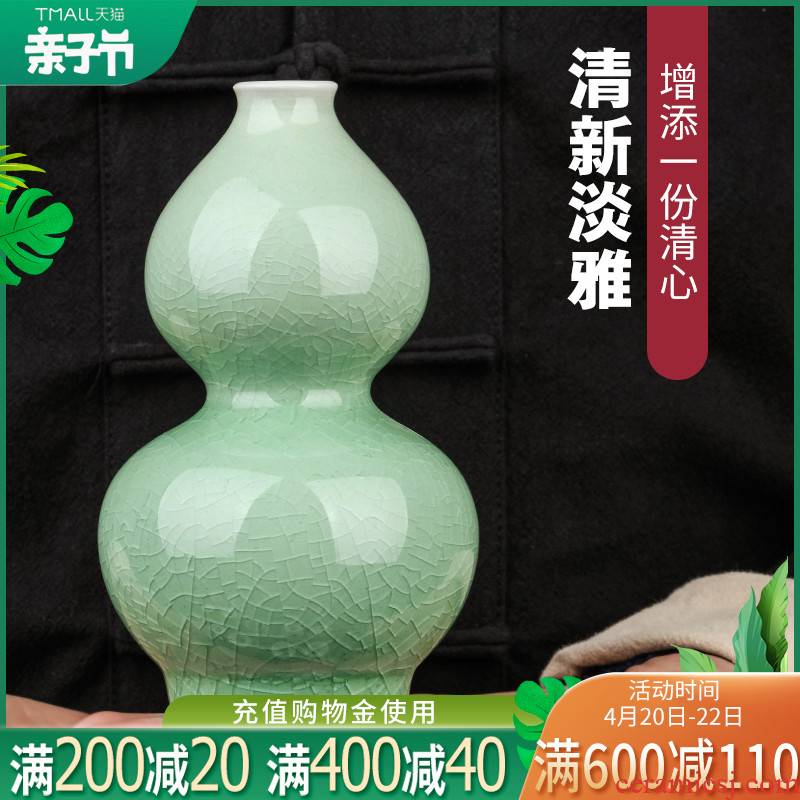 Jingdezhen ceramics shadow blue crackle mini floret bottle of Chinese ancient frame wine TV ark is placed trumpets