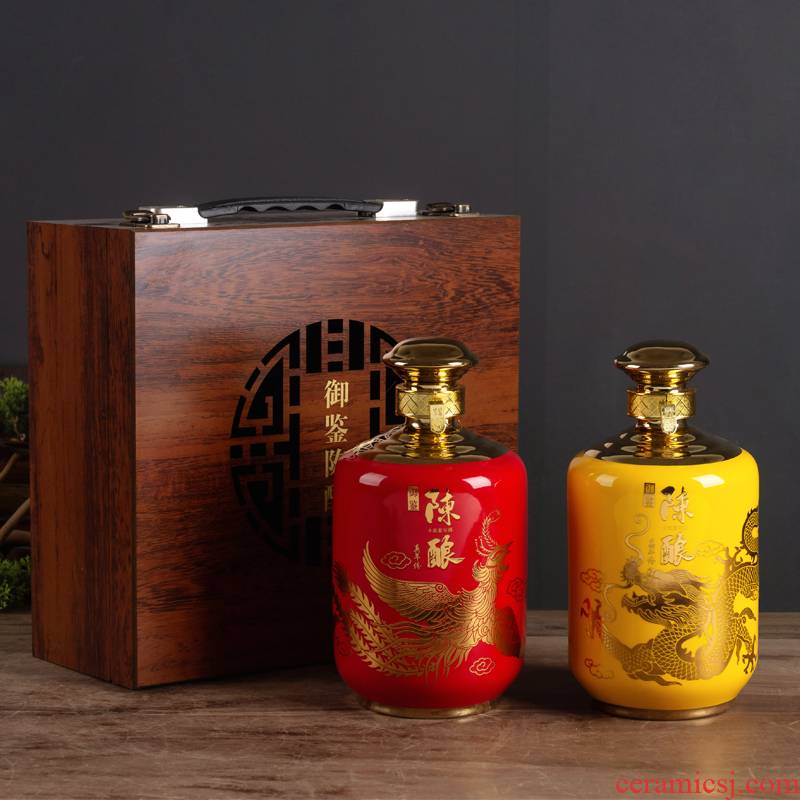 Jingdezhen ceramic wine bottle with cover in 2 jins of household sealed empty wine bottle archaize bulk wine bottle with gift box