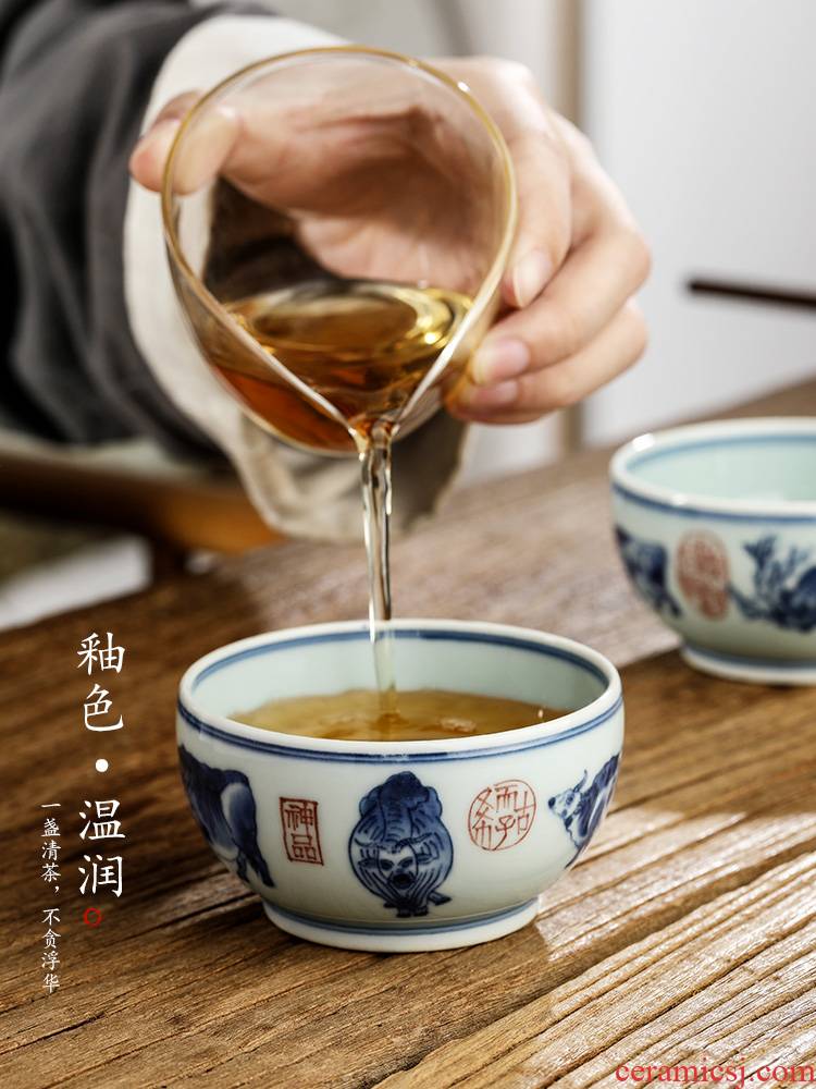 Jingdezhen blue and white master cup single CPU kung fu tea set sample tea cup pure manual single hand - made zodiac WuNiu tea urn