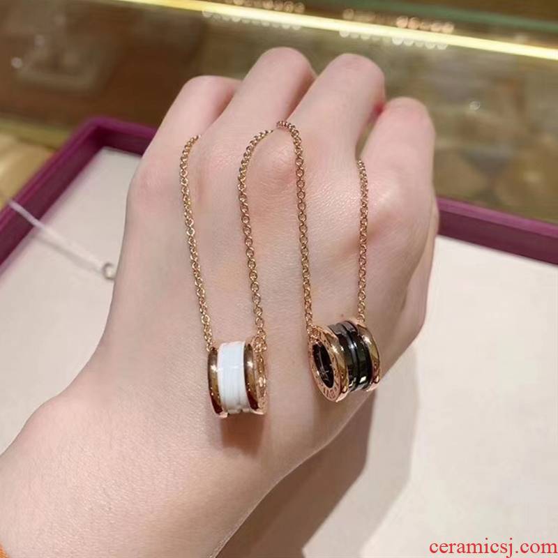 Necklace ins 2021 black and white ceramic spring Necklace rose gold pendant chain of clavicle female niche empresa design feeling