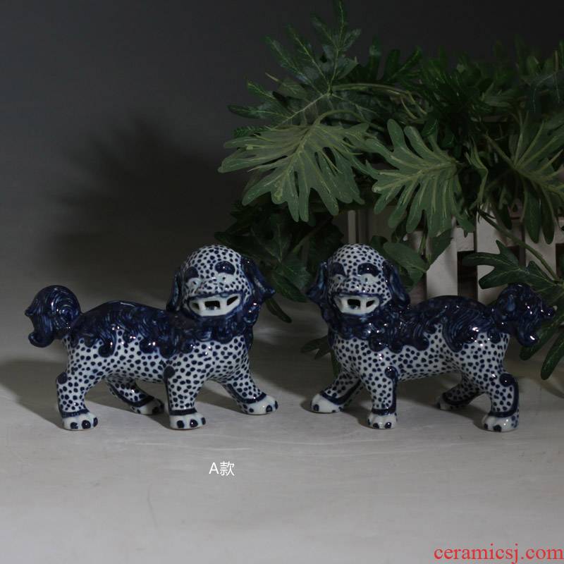 The lion art ornament porcelain its furnishing articles furnishing articles of blue and white porcelain lion lion