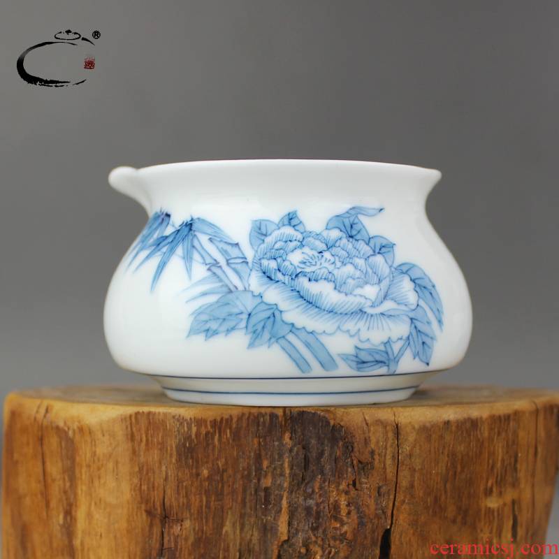 Fair and auspicious jingdezhen hand - made thickening heat - resistant cup kung fu tea sets and tea cup in hand ceramic points tea sea