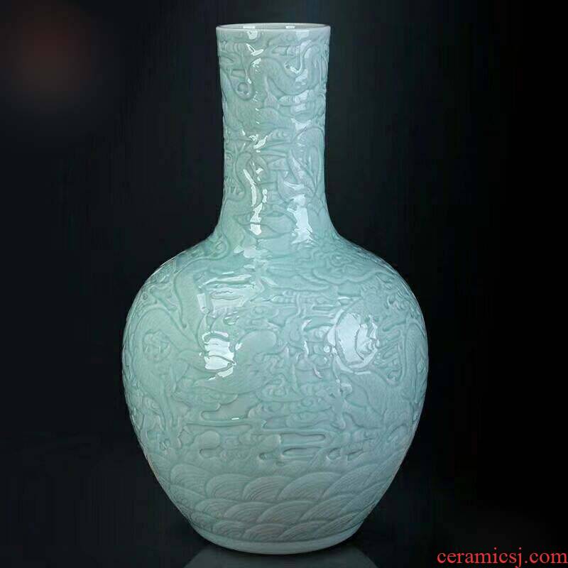 Jingdezhen high - grade hand carved dragon carved dragon vase landing mesa tree high - grade celadon
