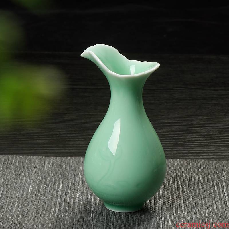 Qiao mu hip white wine a single half jins to celadon excessive penetration points wine poured wine white porcelain household put wine vessels