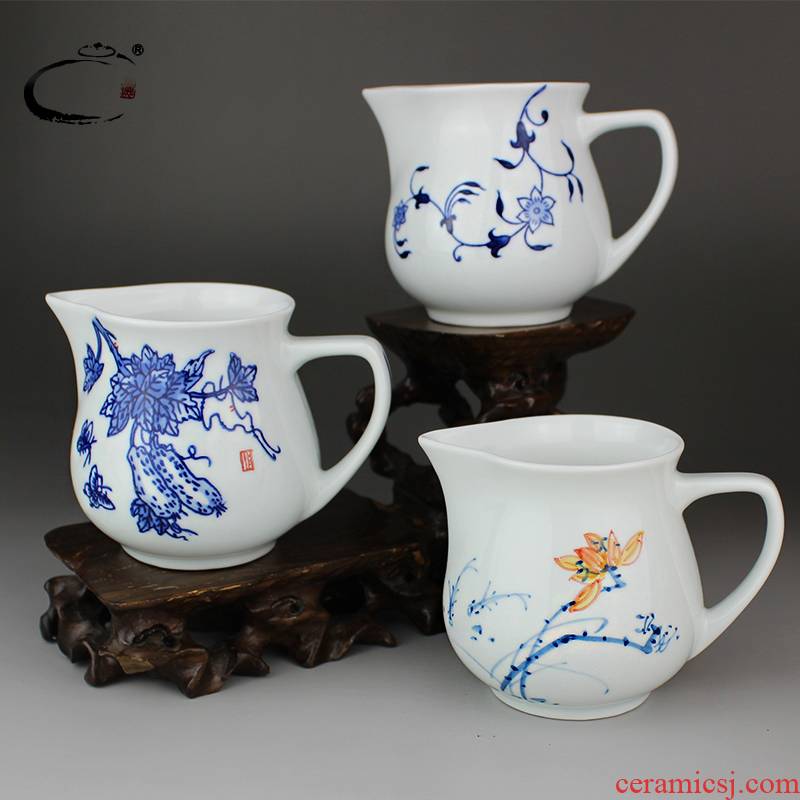 Jingdezhen and cheung kung fu tea tea accessories blue - and - white hand - made ceramic fair keller and a cup of tea is tea sea