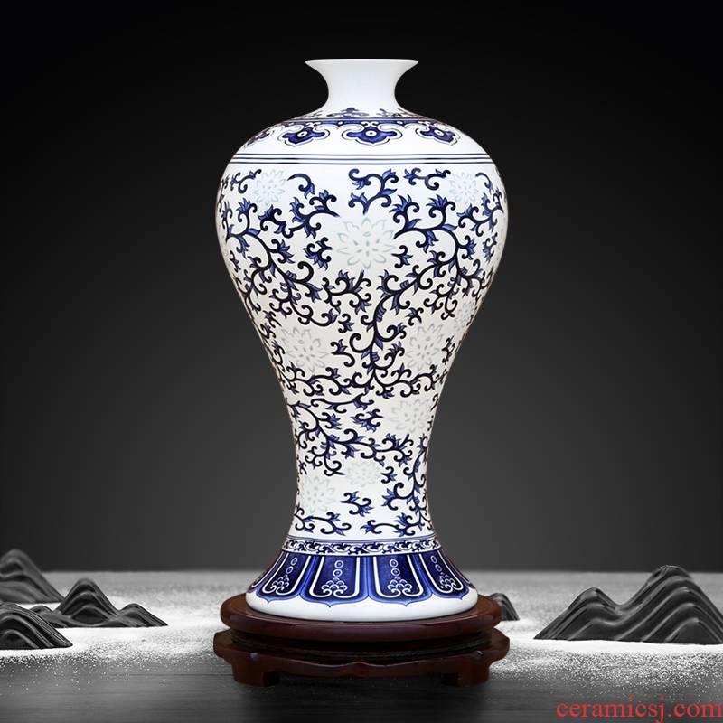 To industry large blue and white lotus flower and exquisite mei bottle
