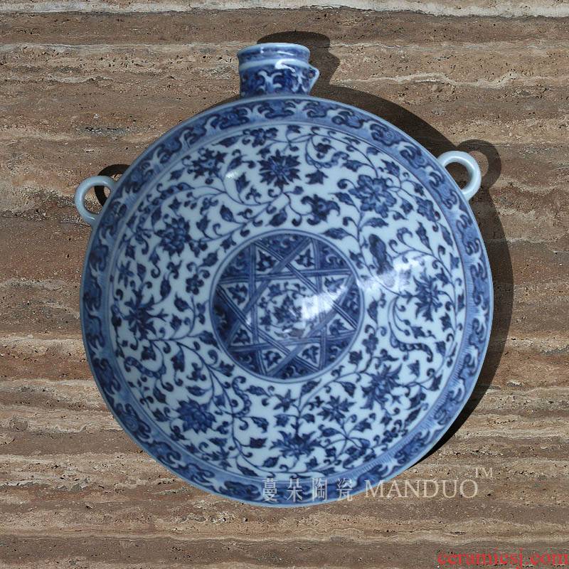 Jingdezhen hand - made porcelain flat bottles of blue and white, blue and white decoration hanging wall hanging hanging bottle hanging flat blue vase