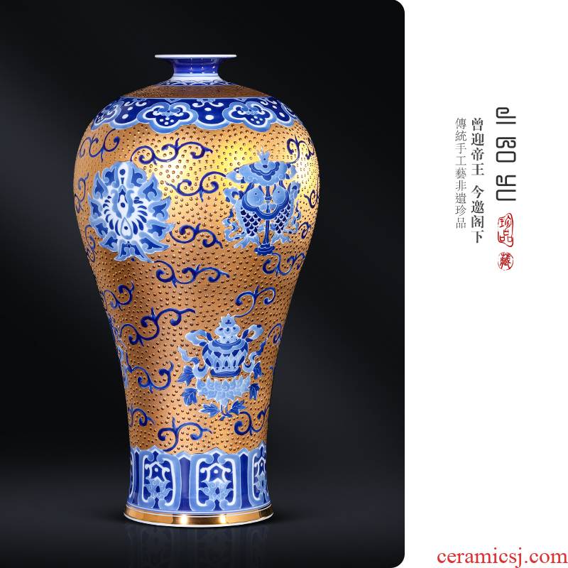Jingdezhen ceramic antique hand - made gold sweet name plum bottle of TV ark, antique Chinese style living room porch decoration and furnishing articles