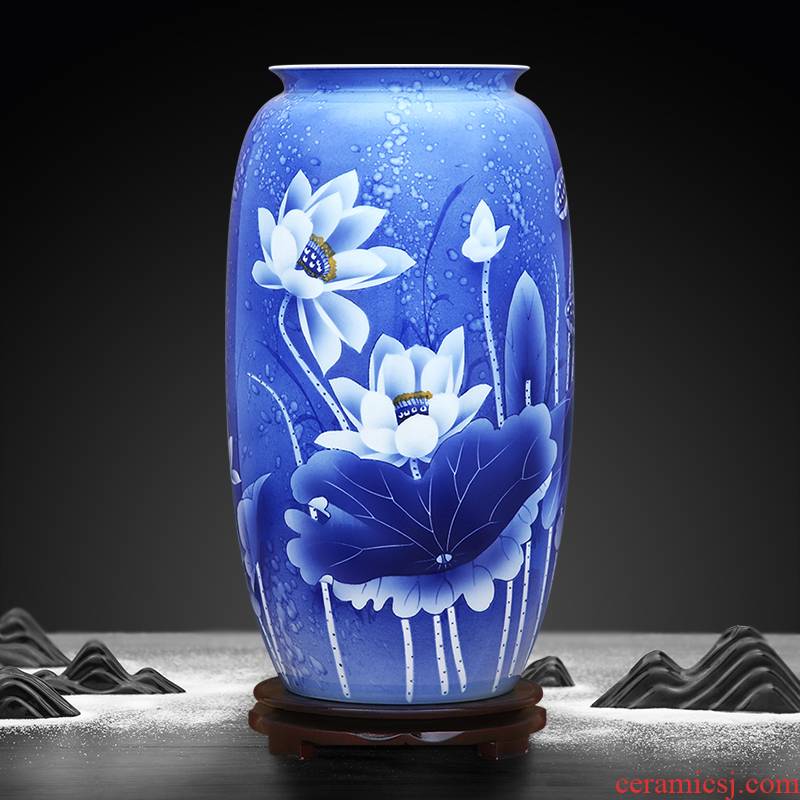 To the blue - and - white porcelain industry over the color white gourd bottle