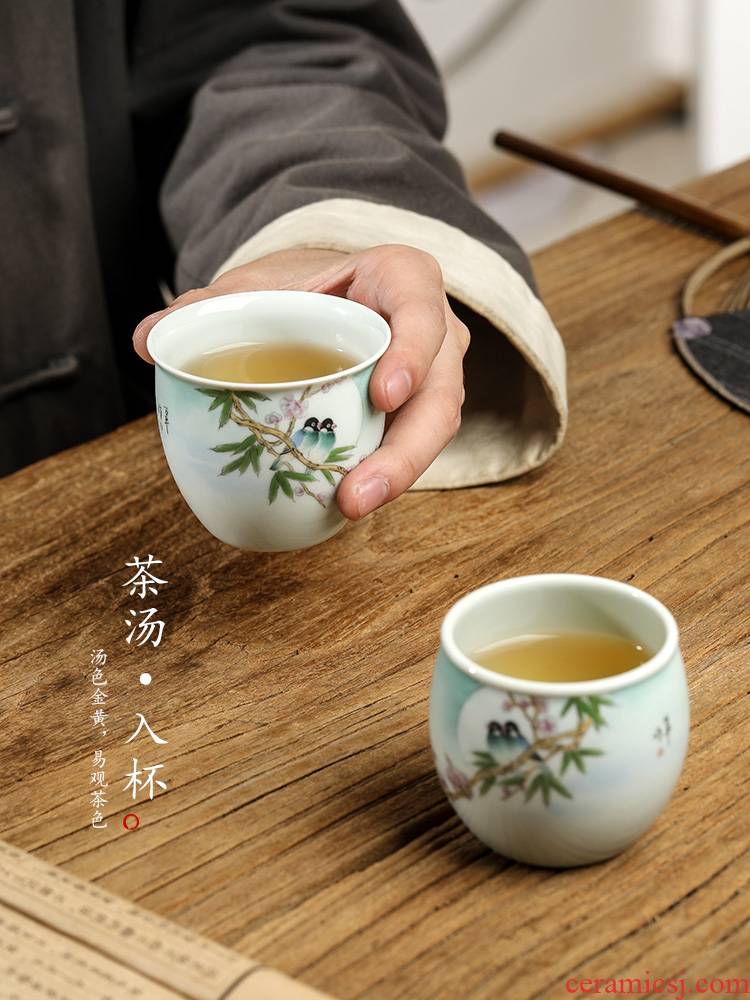 Jingdezhen ceramic masters cup single CPU kung fu tea set sample tea cup and tea cup to restore ancient ways, only pure manual painting of flowers and birds