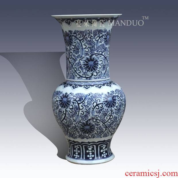 Mesa of jingdezhen blue and white decoration elegant hand - made vases, high - grade blue and white flower vase with classical decorative porcelain vase