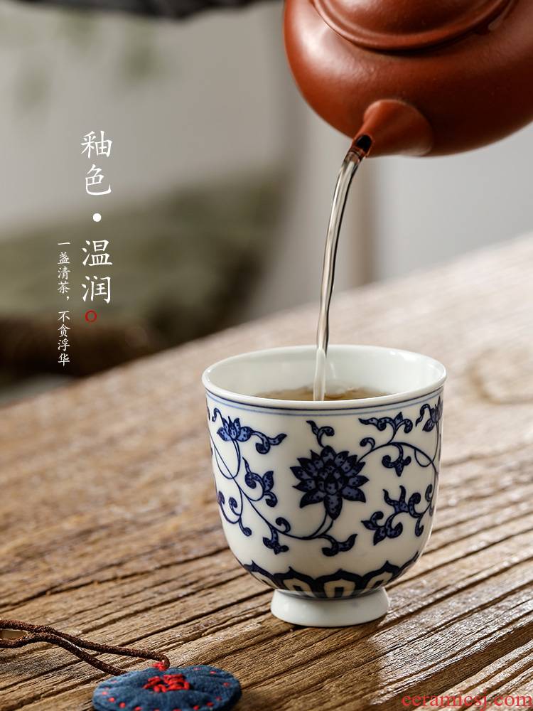 Blue and white tie up branch lotus hand - made master cup single cup men 's jingdezhen pure manual white porcelain cup sample tea cup kung fu tea set