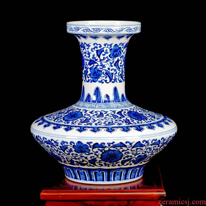 Jingdezhen blue and white porcelain masters hand wrapped branch lotus bottles of furnishing articles furnishing articles study French TV ark, household act the role ofing is tasted