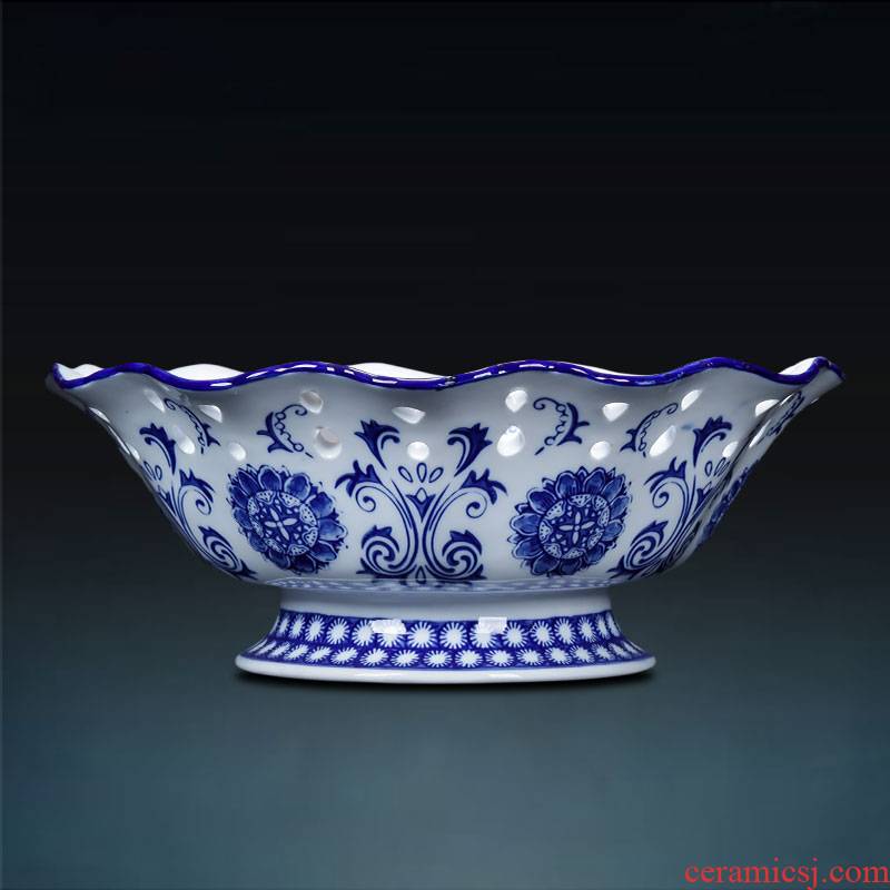 Blue and white porcelain of jingdezhen ceramics hollow - out fruit bowl furnishing articles of the new Chinese style tea table sweets creative home decorations