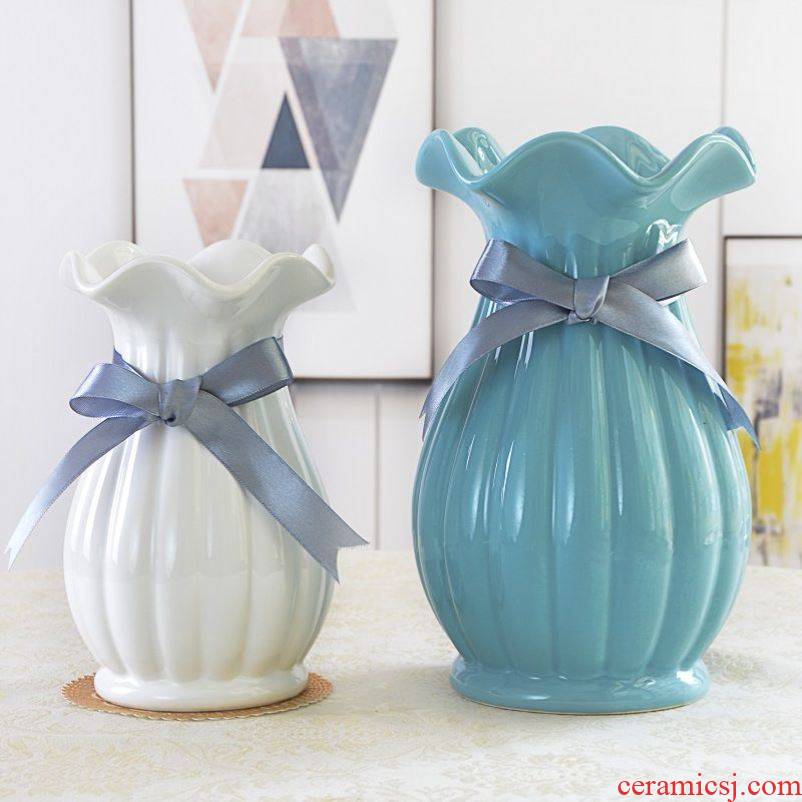 The Small white is pure and fresh and dry ceramic vases, table decoration flower pot furnishing articles, the sitting room is transparent glass flower, flower decoration