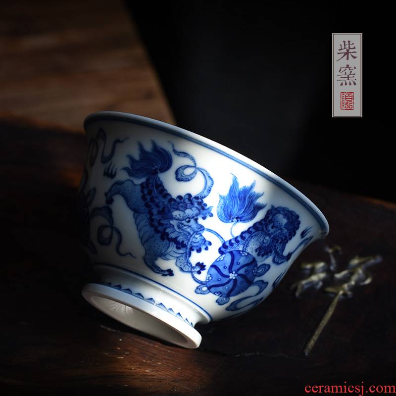 Maintain master cup single CPU jingdezhen ceramic cups hand - made lion roll a ball of blue and white porcelain firewood sample tea cup