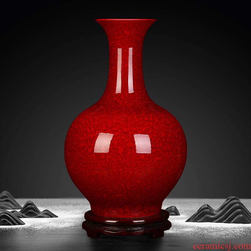 To ceramics splashing water droplets glaze ornamental vase